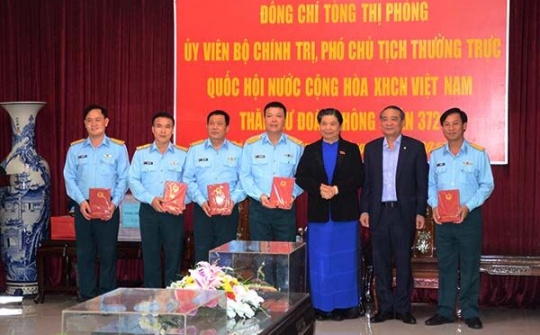 Phó Chủ tịch Thường trực Quốc hội Tòng Thị Phóng thăm Bộ Tư lệnh Vùng 3 Hải quân