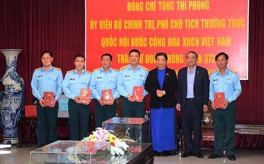 Phó Chủ tịch Thường trực Quốc hội Tòng Thị Phóng thăm Bộ Tư lệnh Vùng 3 Hải quân