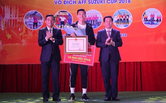 Tỉnh Thái Bình vinh danh, tặng thưởng cho cầu thủ Đoàn Văn Hậu 
