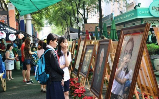 Khai mạc triển lãm 'Theo bước chân bộ đội Cụ Hồ'