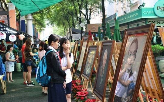 Khai mạc triển lãm 'Theo bước chân bộ đội Cụ Hồ'