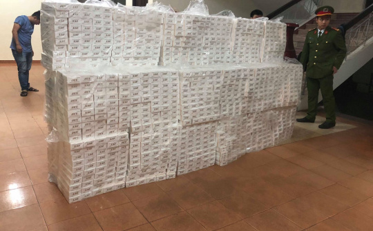 Huế: Bắt giữ xe đầu kéo chở thuê 15.000 gói thuốc lá lậu