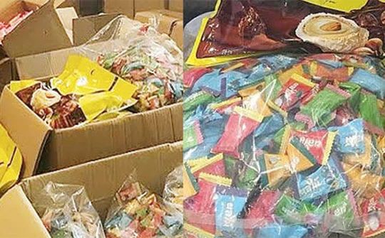 Thu giữ gần 2,4 tấn bánh, kẹo không rõ nguồn gốc từ Lào Cai về Hà Nội