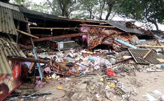 Hơn 1.000 người thương vong vì sóng thần bất ngờ ập vào Indonesia