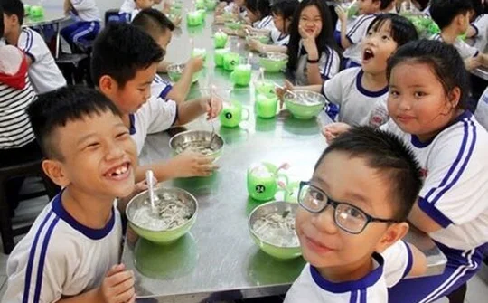 Siết chặt kiểm tra bếp ăn trường học ở Hà Nội