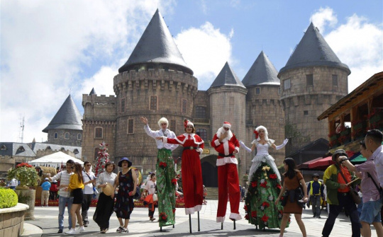 Du khách hẹn nhau về Đà Nẵng đón Giáng sinh, năm mới theo phong cách Âu