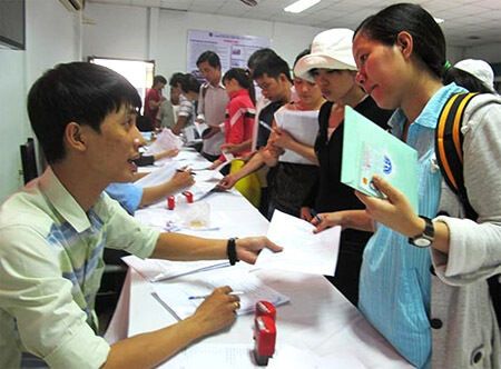Tư vấn, đối thoại chính sách BHXH, BHYT với gần 1.000 người lao động