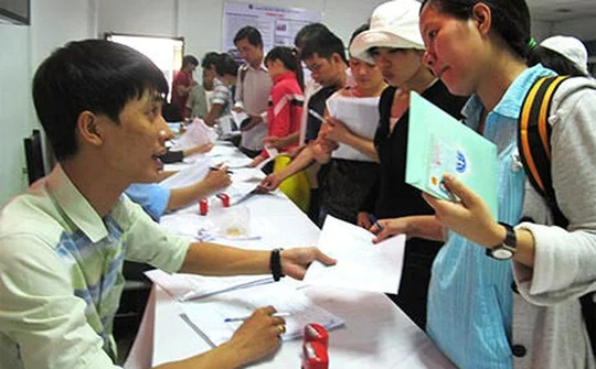 Tư vấn, đối thoại chính sách BHXH, BHYT với gần 1.000 người lao động