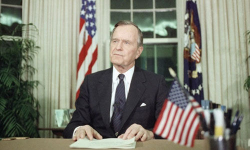 Trump điều chuyên cơ Không lực Một chở thi hài Bush 'cha' tới Washington