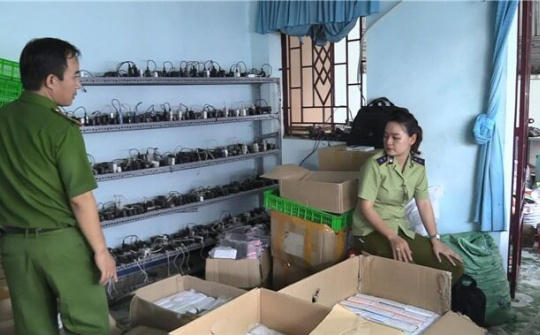 Phát hiện cơ sở sản xuất hàng ngàn cục sạc dự phòng giả
