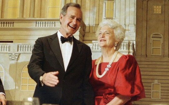 Câu chuyện tình 'cổ tích' 73 năm của cố Tổng thống George H.W.Bush và vợ