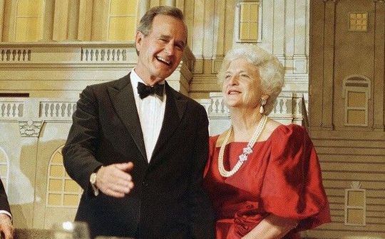 Câu chuyện tình 'cổ tích' 73 năm của cố Tổng thống George H.W.Bush và vợ