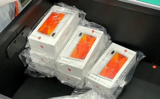Smartphone đầu tiên của Vingroup lộ diện
