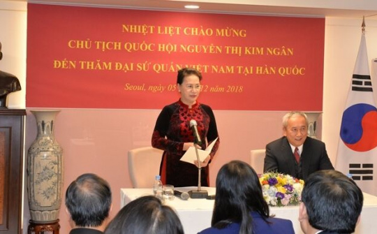 Chủ tịch Quốc hội Nguyễn Thị Kim Ngân gặp đại diện cộng đồng người Việt Nam tại Hàn Quốc