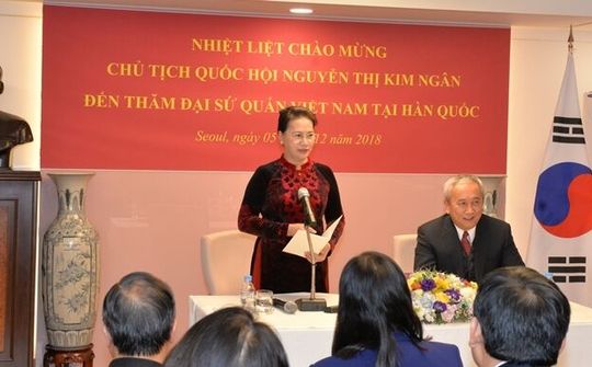 Chủ tịch Quốc hội Nguyễn Thị Kim Ngân gặp đại diện cộng đồng người Việt Nam tại Hàn Quốc