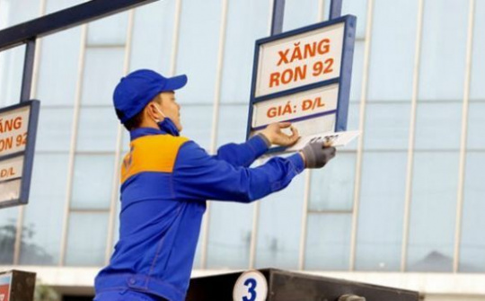 Giá xăng tiếp tục giảm sâu