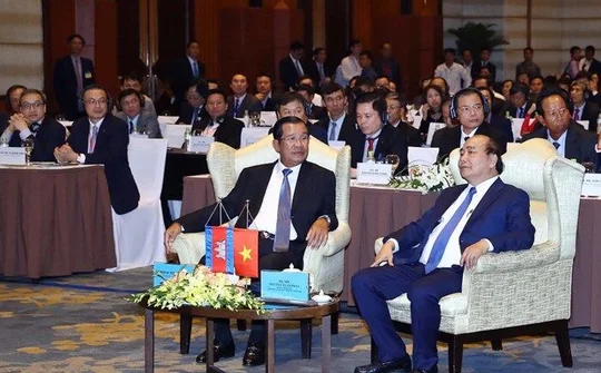 Thủ tướng Việt Nam và Campuchia dự Diễn đàn doanh nghiệp hai nước