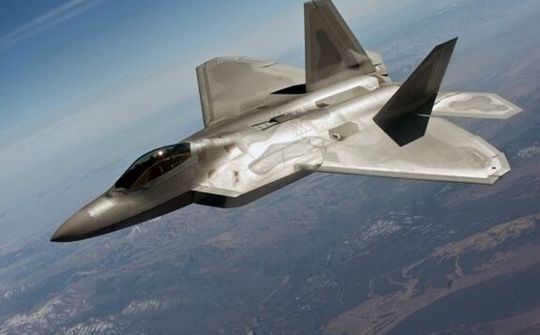 Vị thế của 'vua bầu trời' F-22 Raptor bị đe dọa