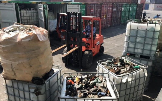 Phát hiện 20 container rác thải nhập khẩu về cảng Cát Lái