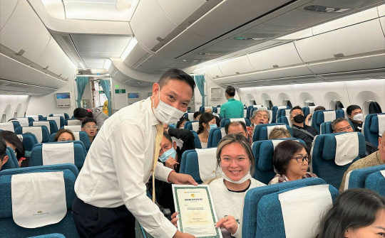 Vietnam Airlines kỷ niệm 01 năm mở đường bay thẳng Việt - Mỹ