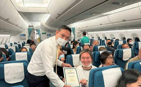 Vietnam Airlines kỷ niệm 01 năm mở đường bay thẳng Việt - Mỹ