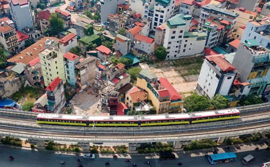 Metro Nhổn - ga Hà Nội lần đầu chạy thử nghiệm toàn bộ 8 đoàn tàu trên cao