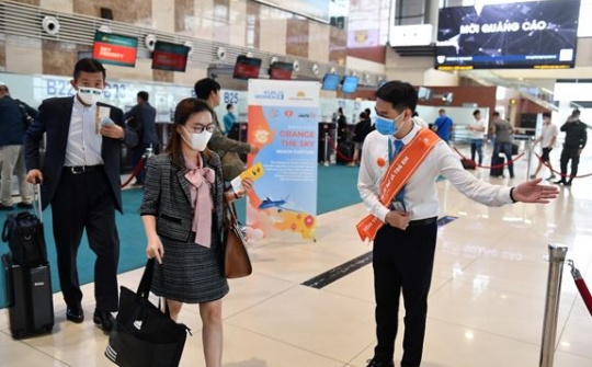 Rực rỡ chuyến bay “Tô cam bầu trời” hưởng ứng tháng hành động Quốc gia về bình đẳng giới