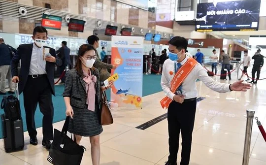 Rực rỡ chuyến bay “Tô cam bầu trời” hưởng ứng tháng hành động Quốc gia về bình đẳng giới