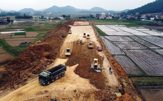 Cao tốc Bắc-Nam và nỗi lo không thể khởi công do chậm bàn giao mặt bằng