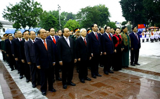 Lãnh đạo Đảng, Nhà nước đặt hoa tưởng niệm tại Tượng đài Lenin