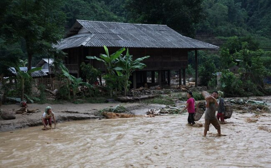 Miền núi đề phòng sạt lở và lũ quét