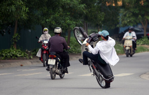 Tp. Pleiku - Gia Lai: Nhắc nhở người nhỏ tuổi tham gia giao thông phải đền mạng?