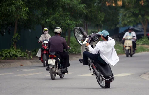 Tp. Pleiku - Gia Lai: Nhắc nhở người nhỏ tuổi tham gia giao thông phải đền mạng?