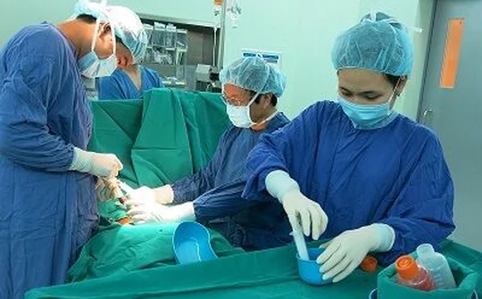 Việt Nam thực hiện ca ghép tế bào gốc chữa xơ phổi đầu tiên trên thế giới