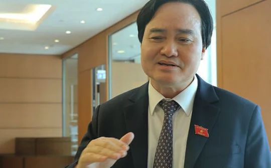 Bộ trưởng Giáo dục: 'Thầy cô hy sinh cả đời, lương hưu 1,3 triệu sống sao được'