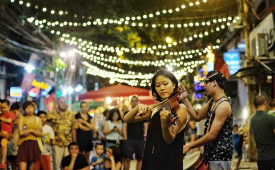 Khám phá gì ở phố cổ Hà Nội về đêm?