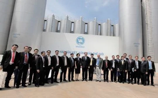 Phó Thủ tướng Lào thăm và làm việc với Vinamilk