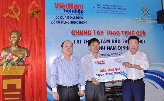 Nam Định: Thăm, tặng quà tại Trung tâm Bảo trợ xã hội tỉnh
