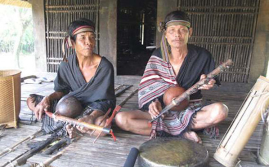 "Rơ gây tía pô” (khôn như trâu) – Lời khen ngợi chân thành của đồng bào H’re