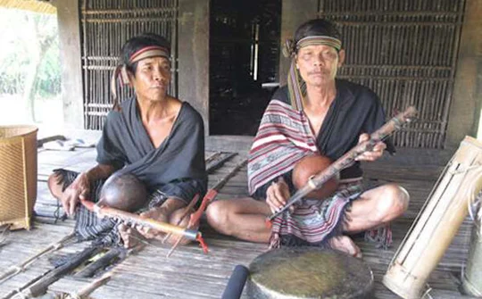 "Rơ gây tía pô” (khôn như trâu) – Lời khen ngợi chân thành của đồng bào H’re