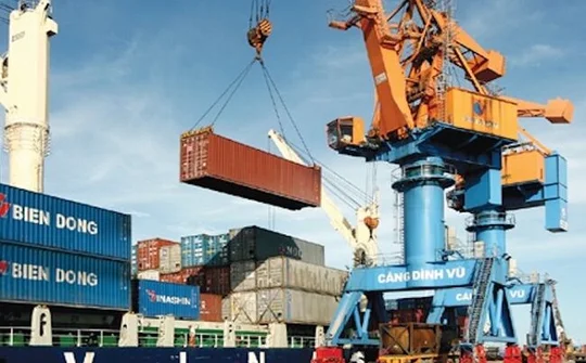 Kỷ luật 10 trường hợp vụ nộp phí 'bôi trơn' tại Chi cục Hải quan Đình Vũ