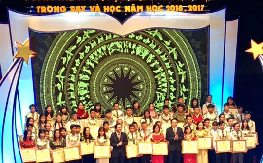 Tuyên dương 127 giáo viên, học sinh tiêu biểu về đổi mới sáng tạo