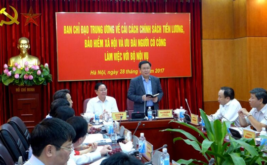 Phó Thủ tướng Vương Đình Huệ làm việc về cải cách chính sách tiền lương