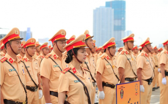 Cảnh sát giao thông ra quân phục vụ APEC 2017