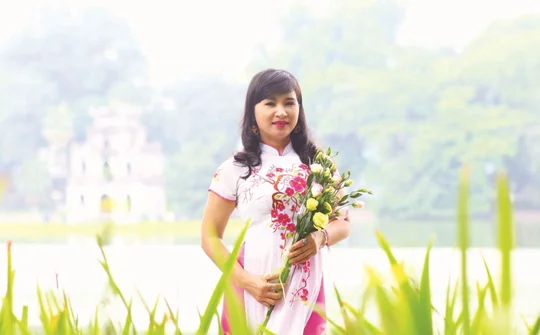 Người mang “tâm hồn” Việt ra thế giới