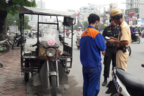 Xử lý vi phạm xe ba bánh: Mới ở phần “ngọn”