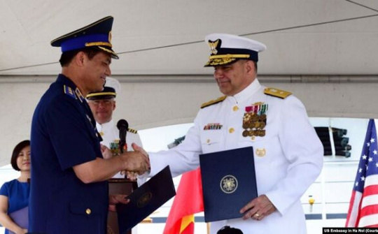 Mỹ bàn giao tàu tuần duyên trọng tải cao cho Việt Nam