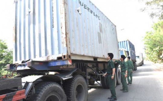 Thu giữ 64 tấn hóa chất formalin độc hại nhập lậu