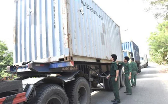 Thu giữ 64 tấn hóa chất formalin độc hại nhập lậu