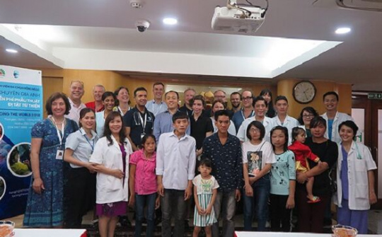 Bệnh viện Hồng Ngọc phối hợp tổ chức phẫu thuật dị tật miễn phí cho trẻ em nghèo